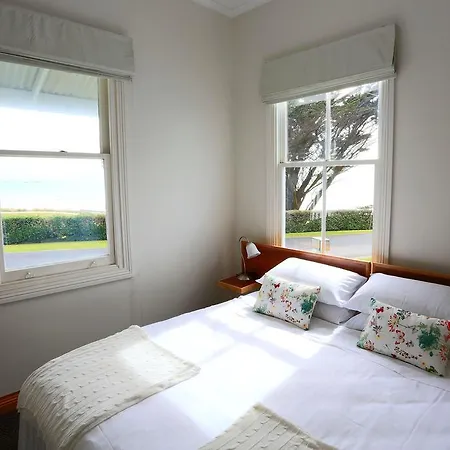 @ The Beach & Not Quite @ The Beach Holiday Cottages - Stanley Room photo